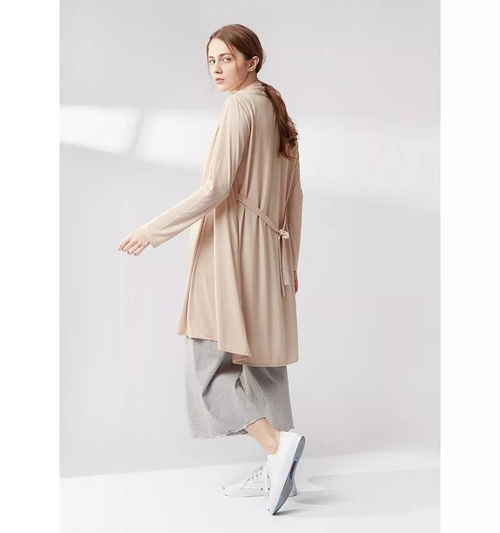 服裝界的顯瘦之王 薄款長開衫的穿搭藝術