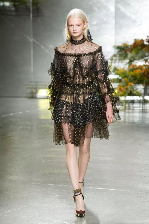 干貨分享 服裝設(shè)計(jì)效果圖中如何精準(zhǔn)呈現(xiàn)薄紗面料的質(zhì)感